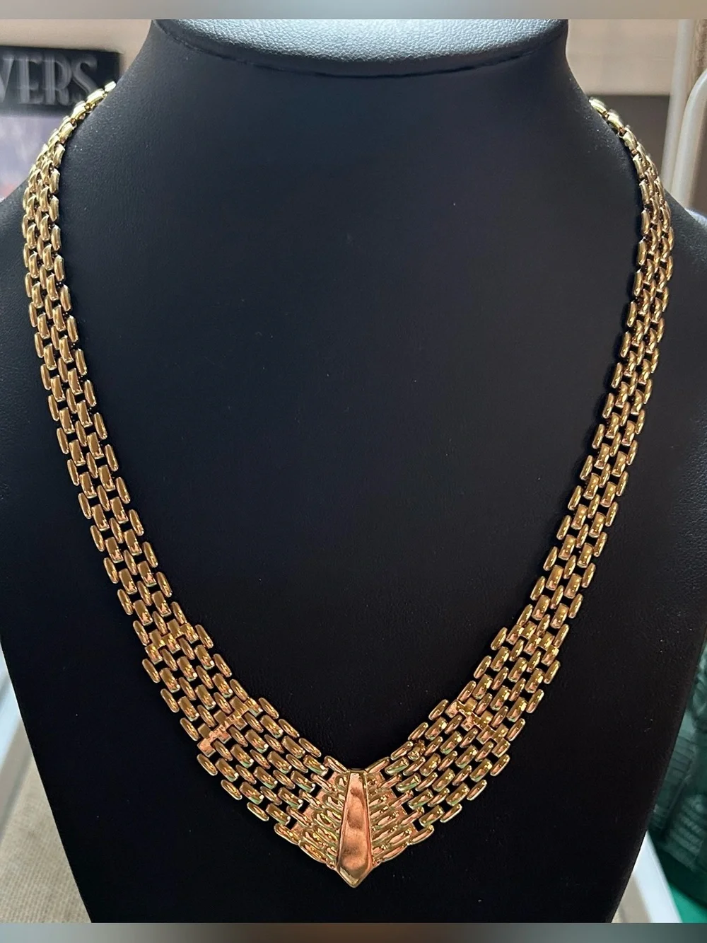 1980s Egyptian Revival Cleopatra Gold-tone Panther Link Statement Necklace - Picture 2 of 7